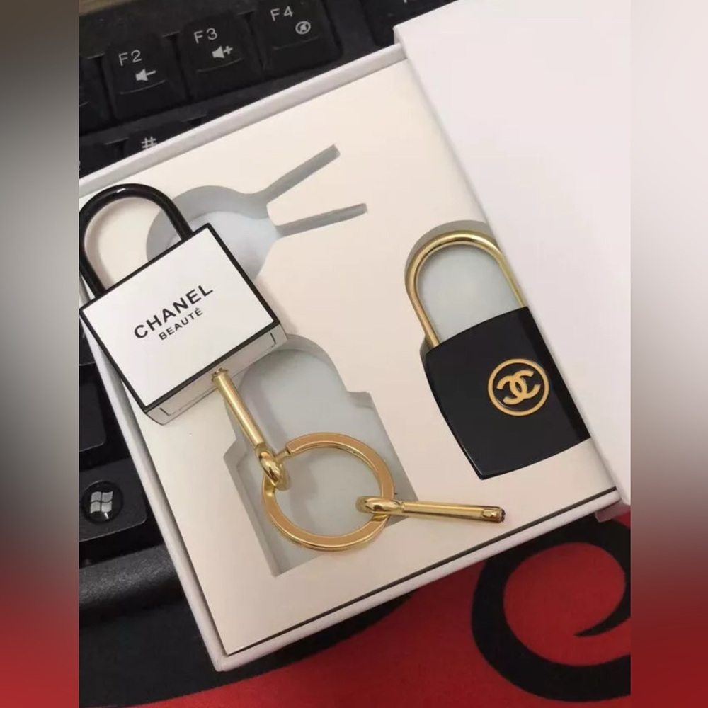CHANEL Black and White Lock or Keychain Set with Gold keys
Brand New in Box - Picture 2 of 9